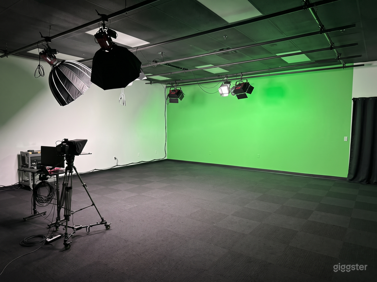  Estudio de Pantalla Verde, Podcast y VO - Graba, Edita, Termina 