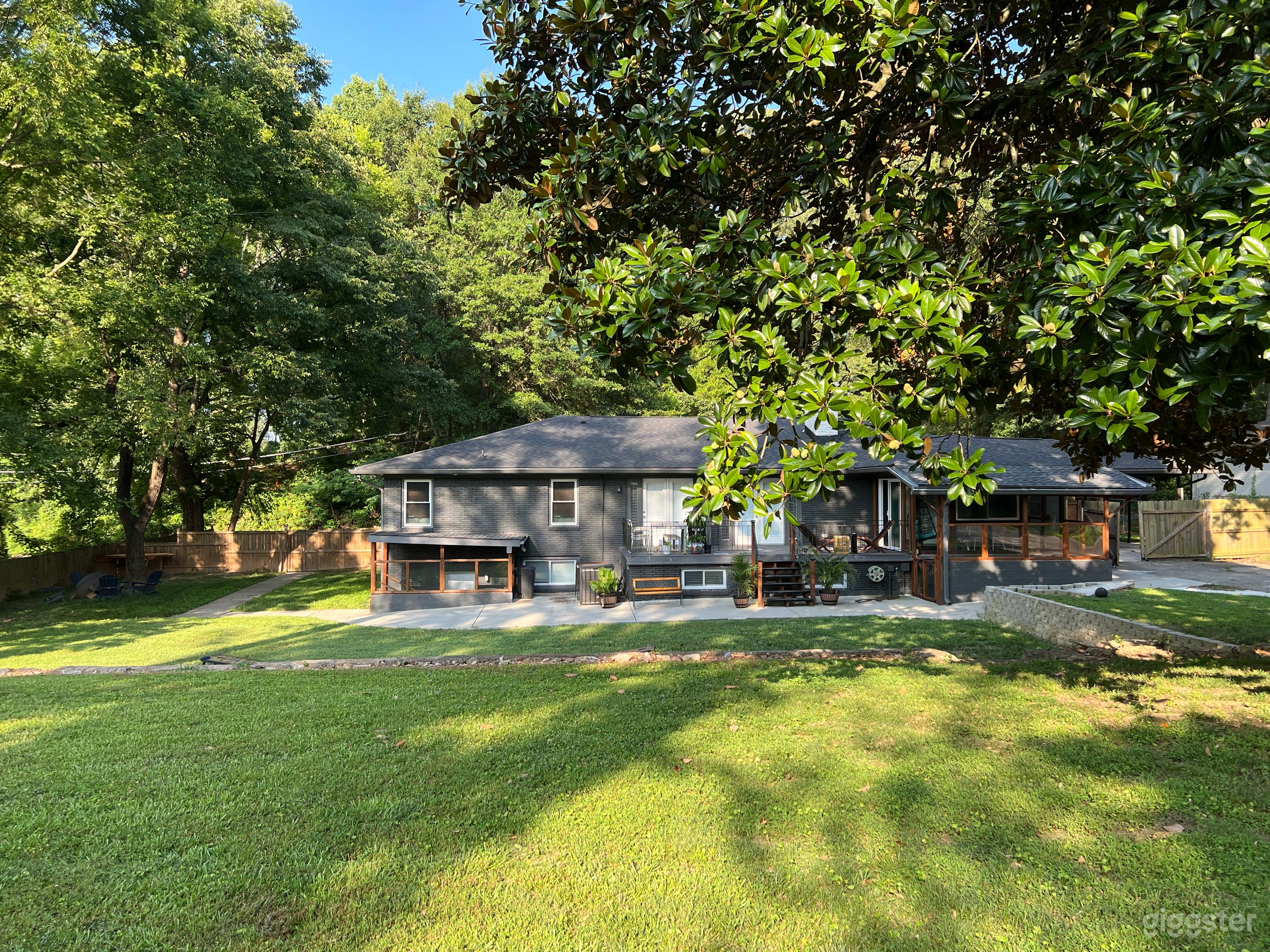 HUGE Manicured Backyard for Events | Film &amp; Shoot Photo 2