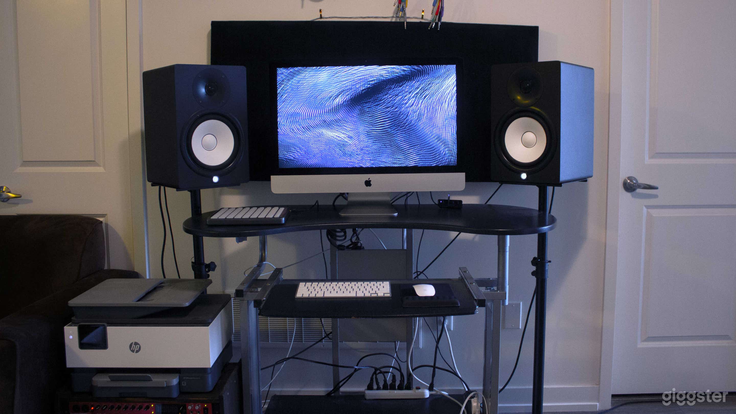 Cozy Recording Studio With Booth Photo 4