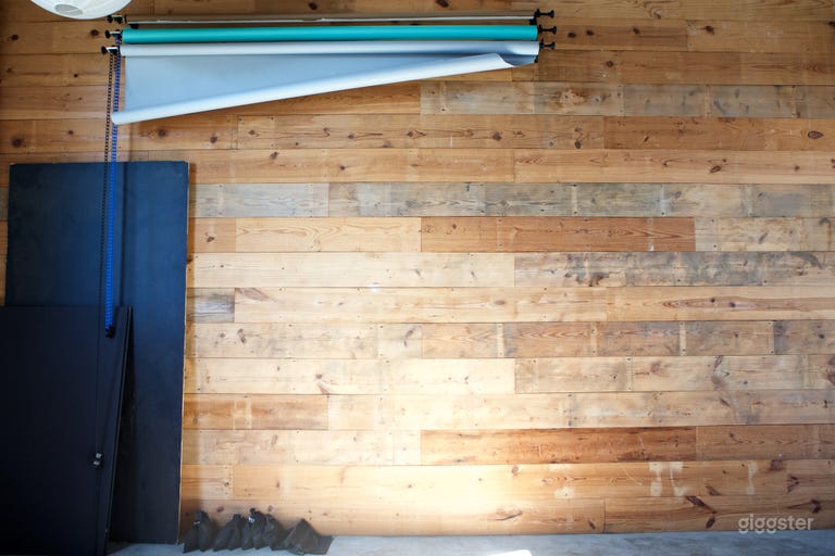  Multiple backdrops for use. 