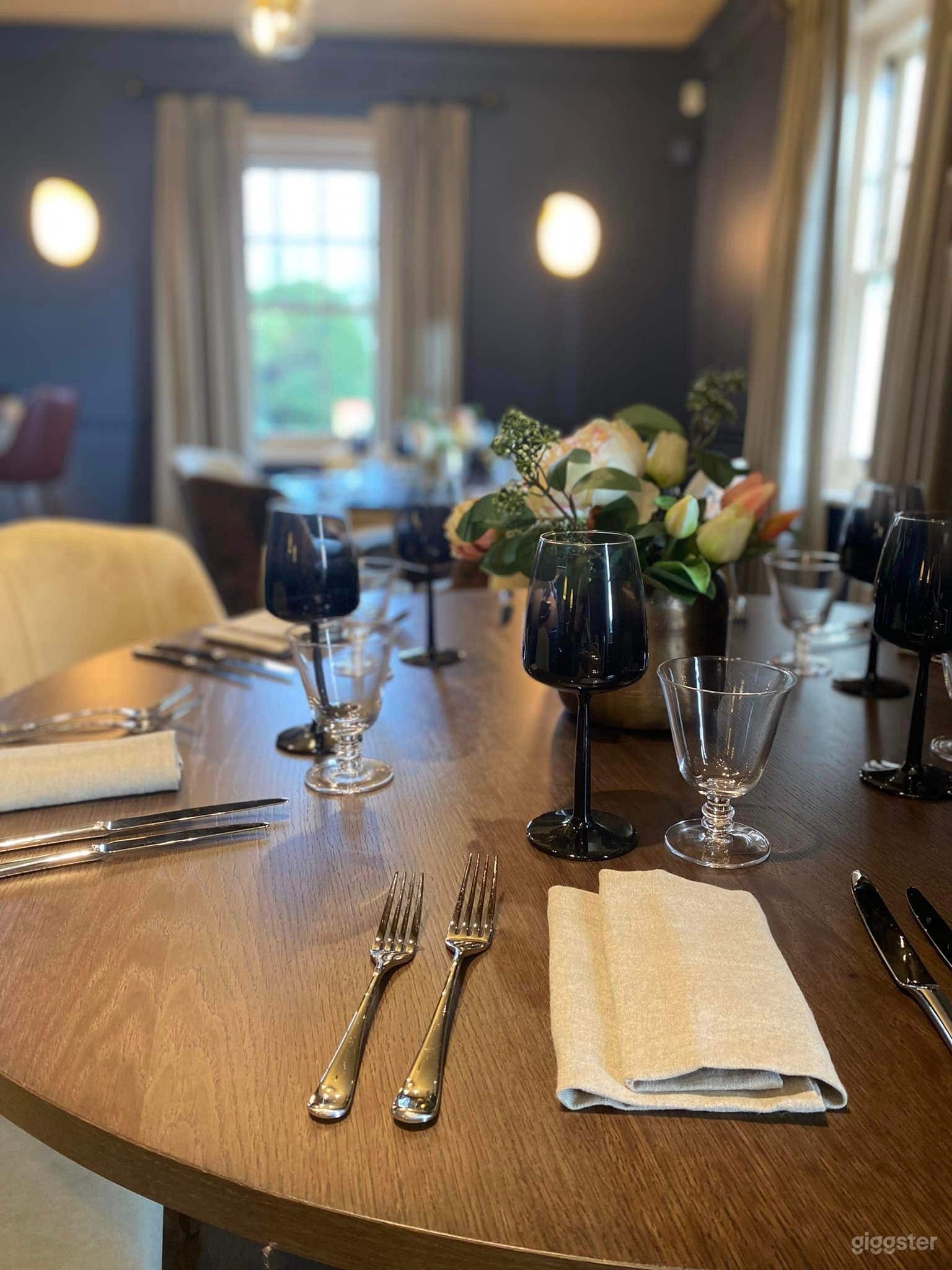 Romantic First Floor Private Dining  Photo 3