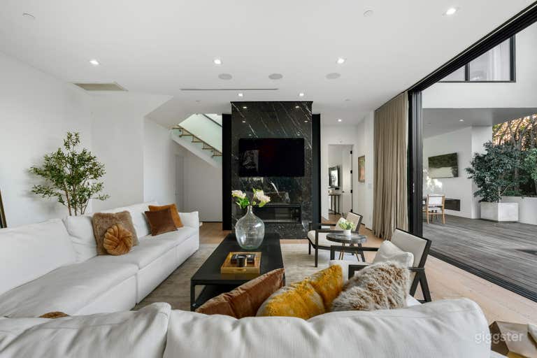  Modern Mansion w/ Pool & Contemporary Interior 