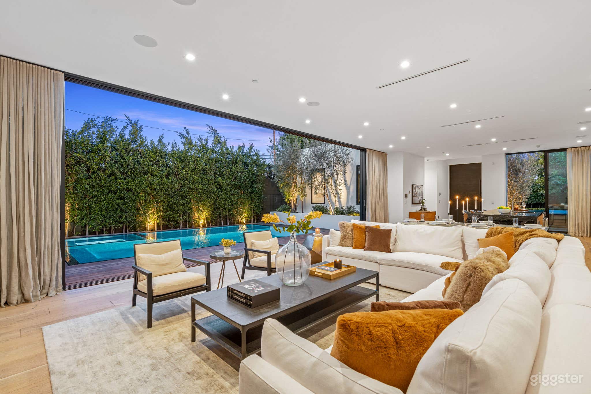 Modern Mansion w/ Pool & Contemporary Interior Photo 2