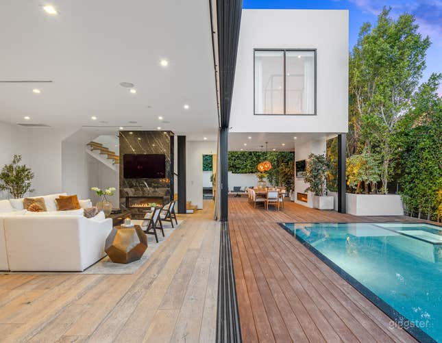 Modern Mansion w/ Pool & Contemporary Interior | Rent this location on ...