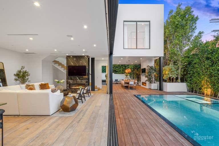  Modern Mansion w/ Pool & Contemporary Interior 