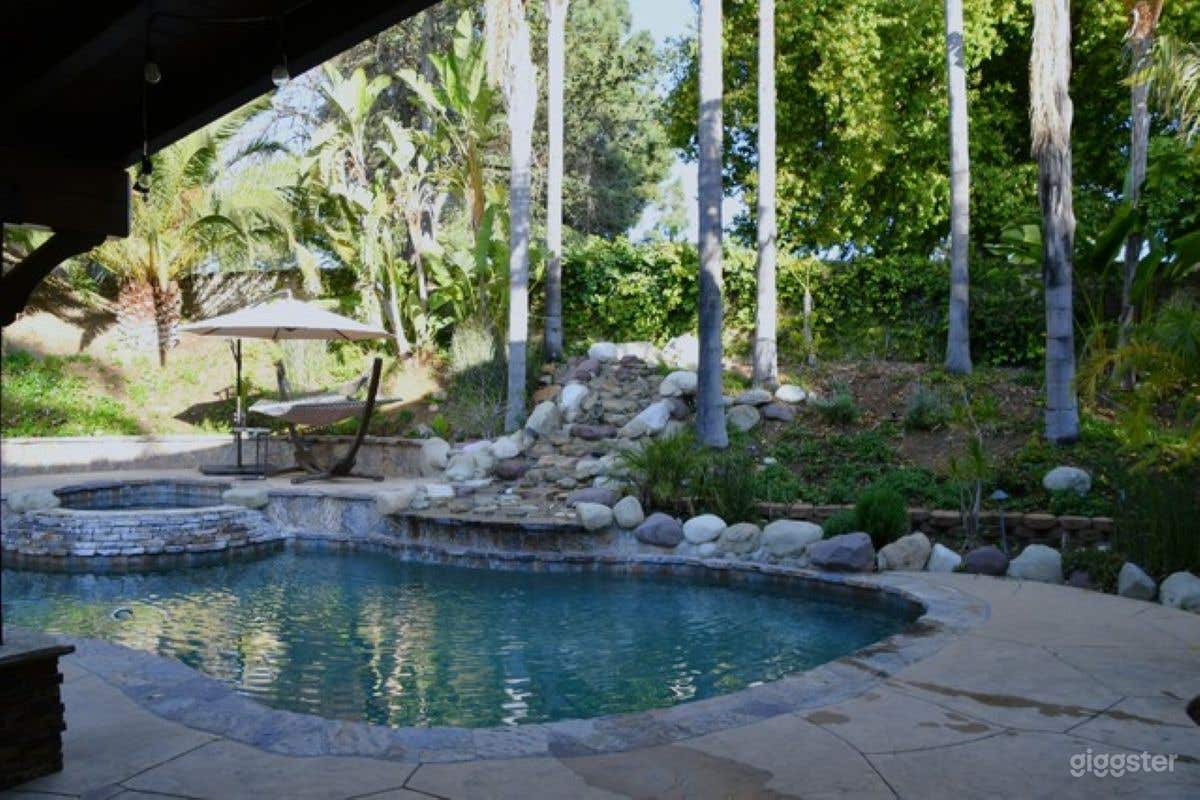 SFH with Tropical pool/Waterfall &amp; Lush vegetation Photo 3