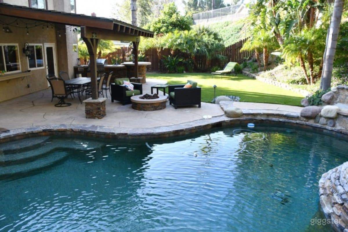 SFH with Tropical pool/Waterfall &amp; Lush vegetation Photo 4