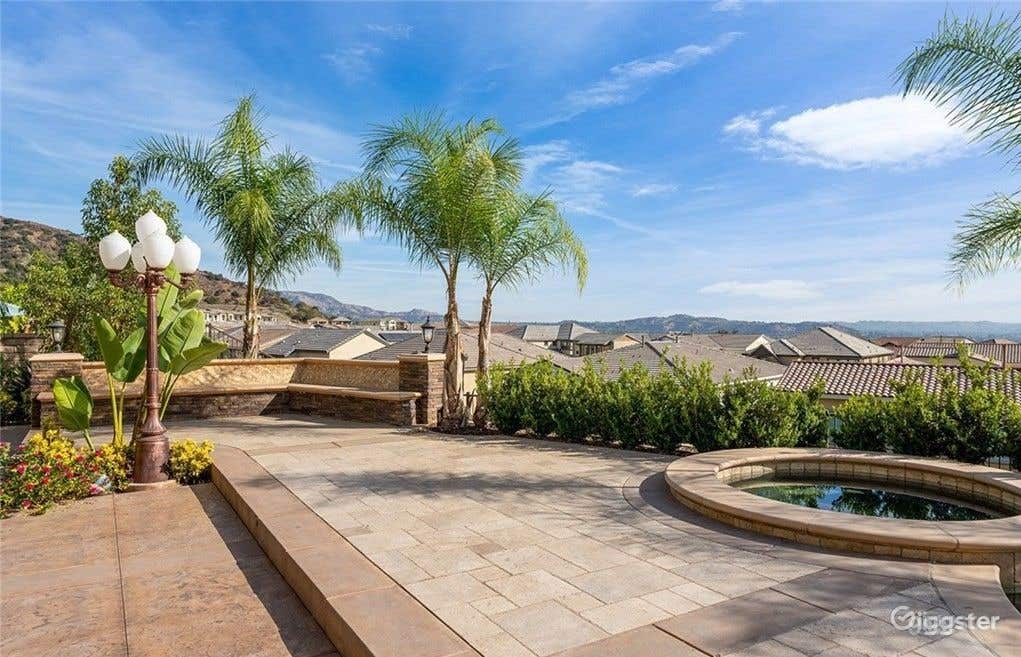 Beautiful Salt Water Pool and Jacuzzi Photo 3