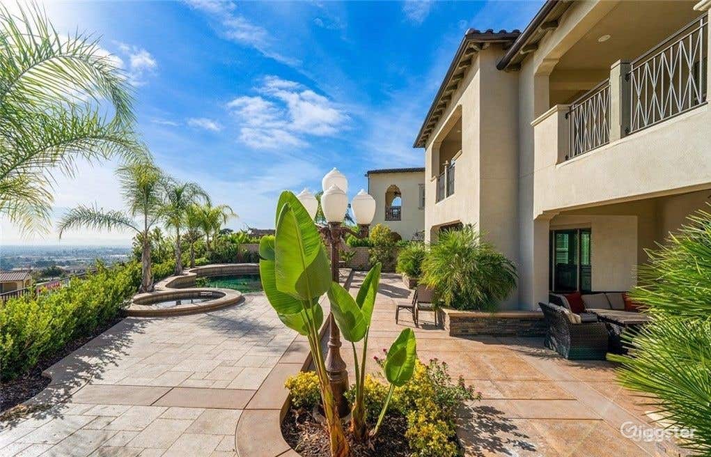 Beautiful Salt Water Pool and Jacuzzi Photo 2