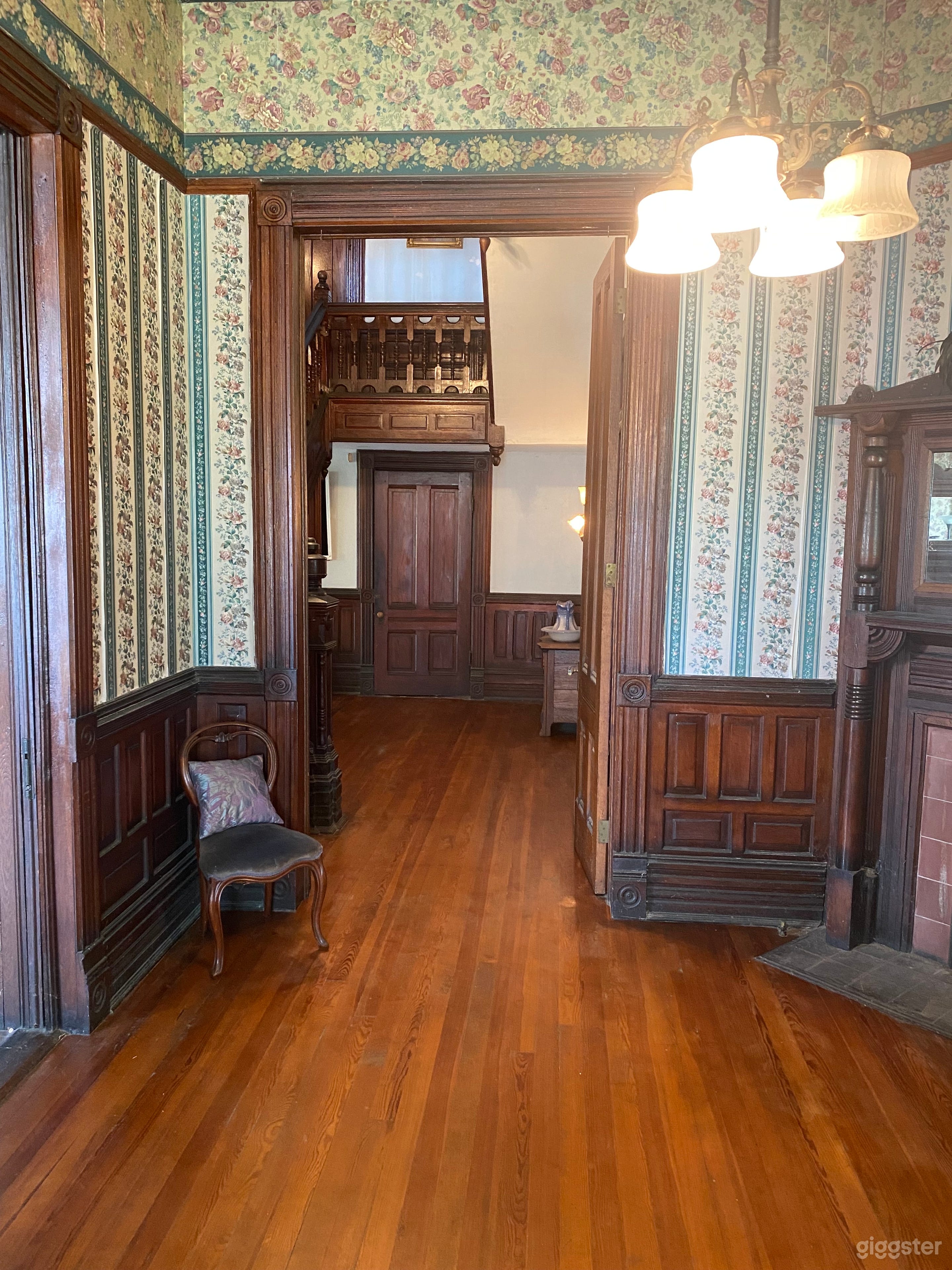 Splendid Victorian Home circa 1890 Photo 2