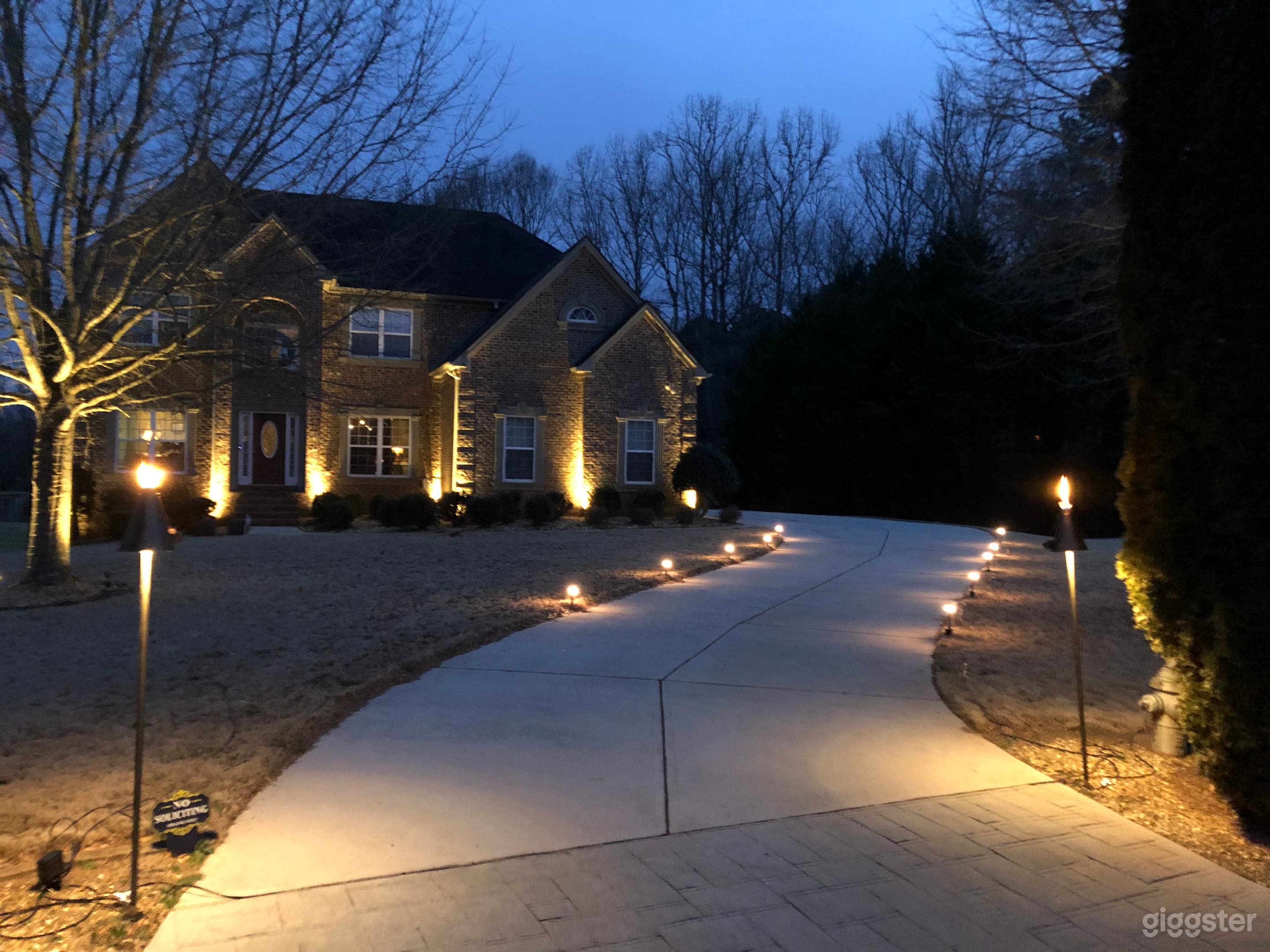 Chez SahWah  Lakefront Stay / Theater, Gym & Hoops Photo 1