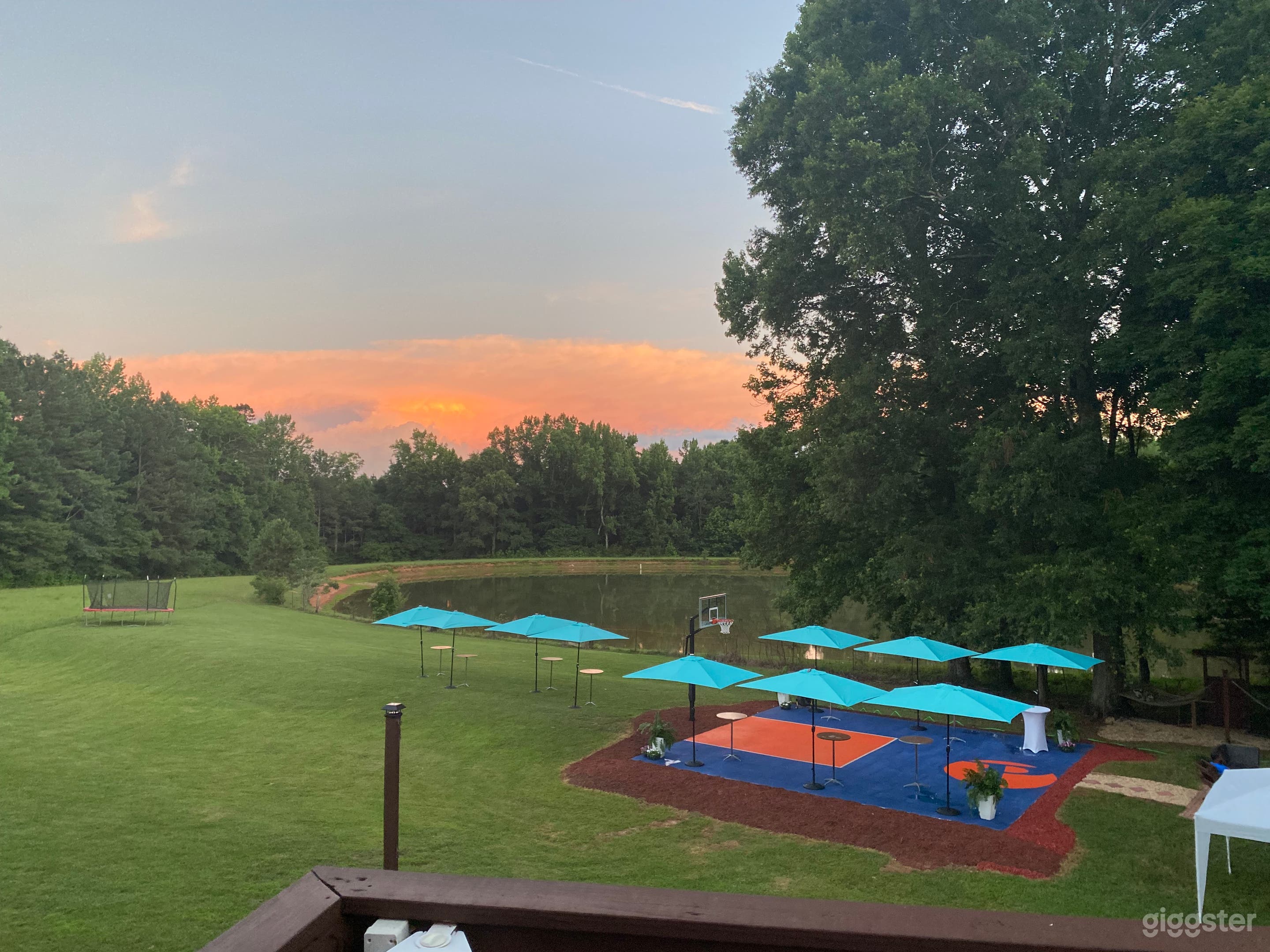 Chez SahWah  Lakefront Stay / Theater, Gym & Hoops Photo 3