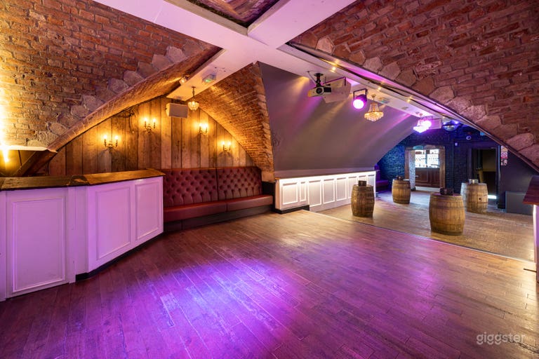  Salón del ático y bar de estudio 
