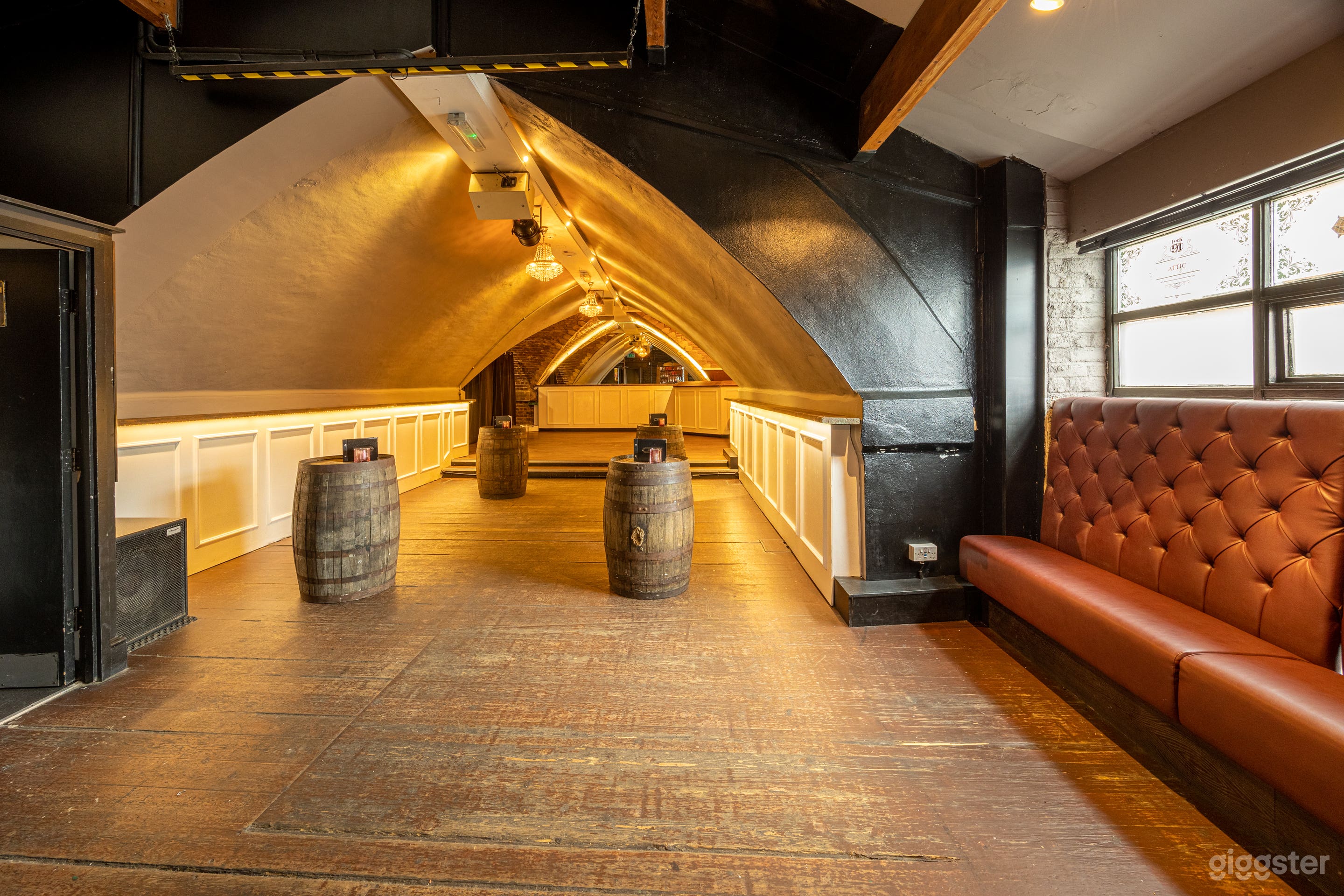 Attic Ballroom and Study Bar Photo 3