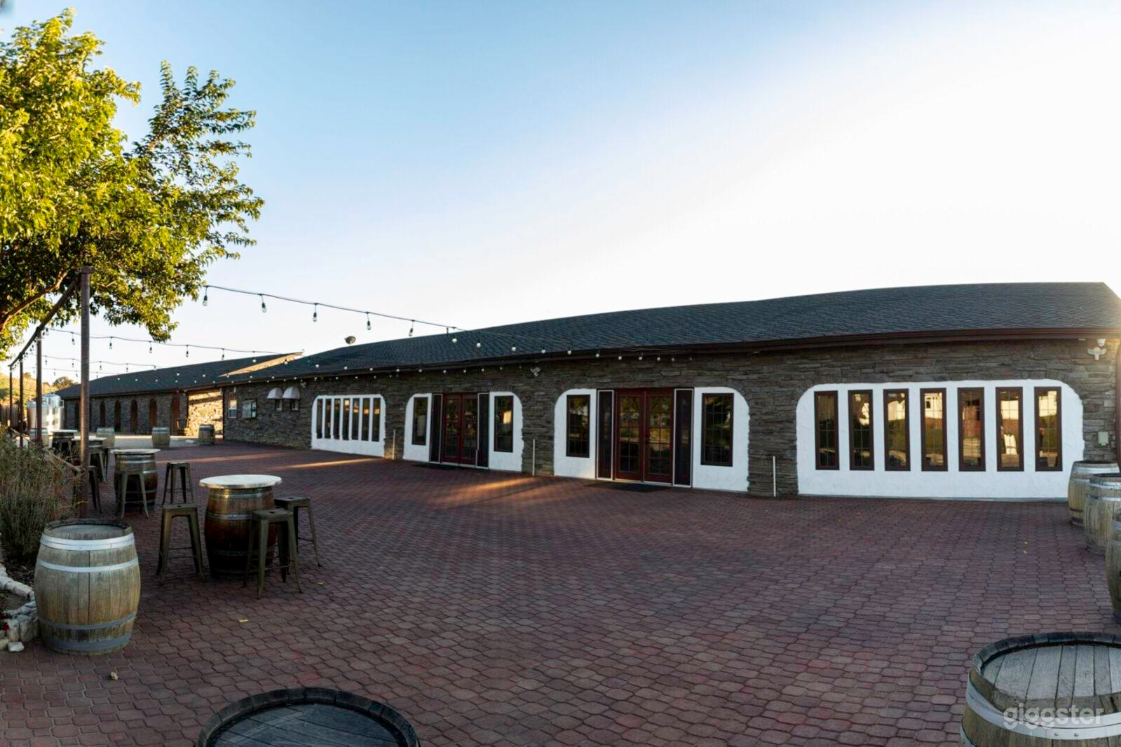 Open Space for any occasion with beautiful views Photo 2