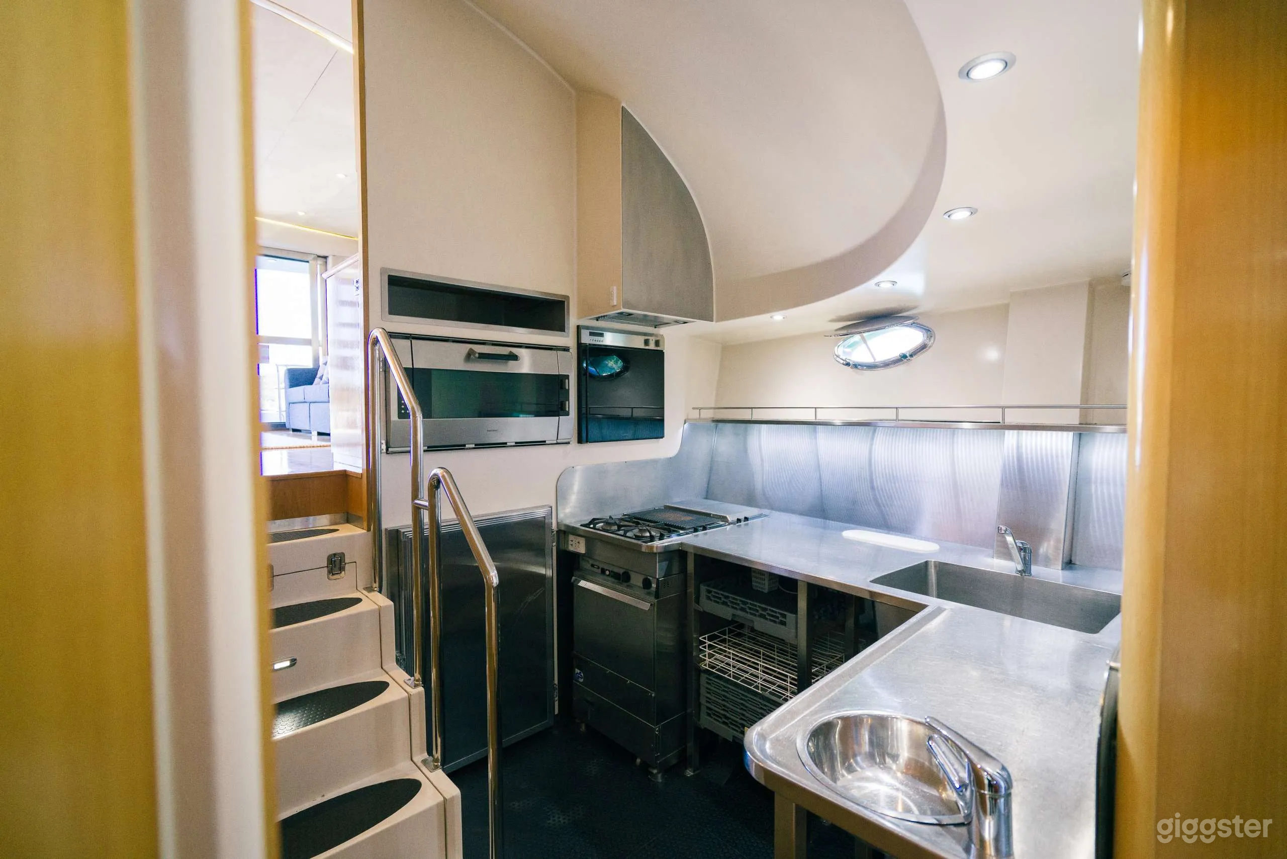 STATE OF THE ART Photo 3