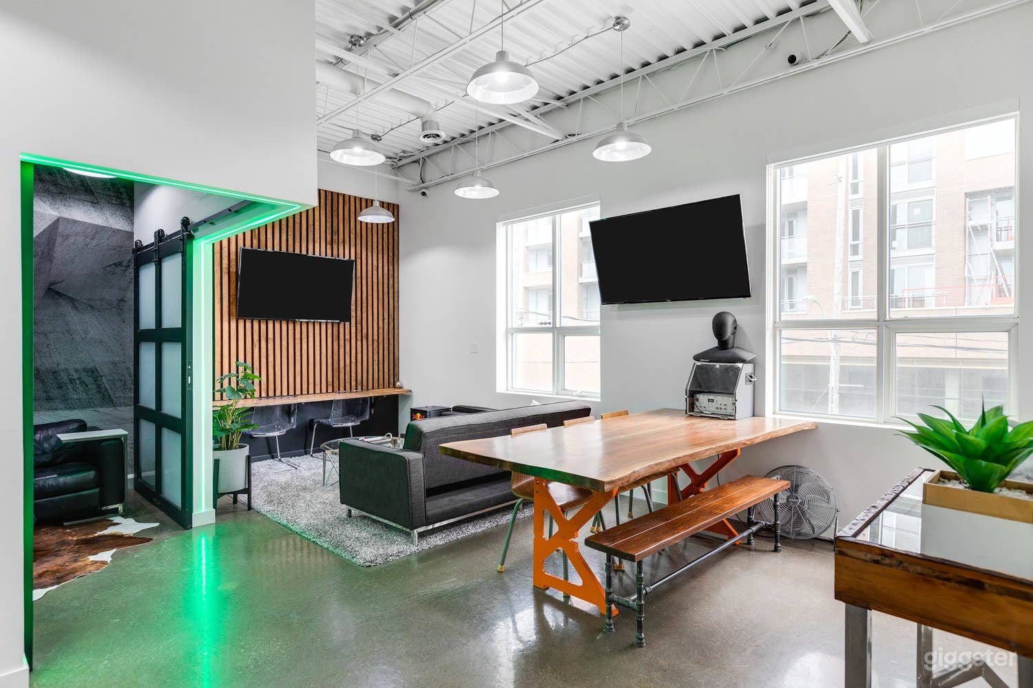 Boutique High End Recording Facility Photo 2