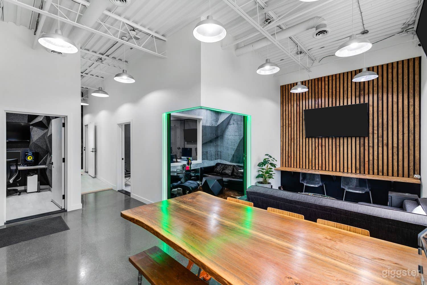 Boutique High End Recording Facility Photo 4