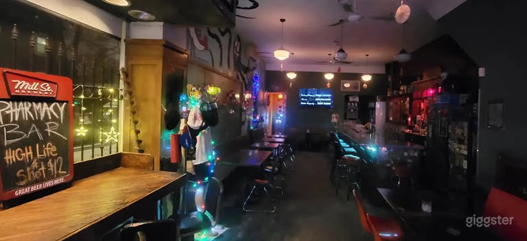  Gritty Toronto Dive Bar with Vintage Charm 