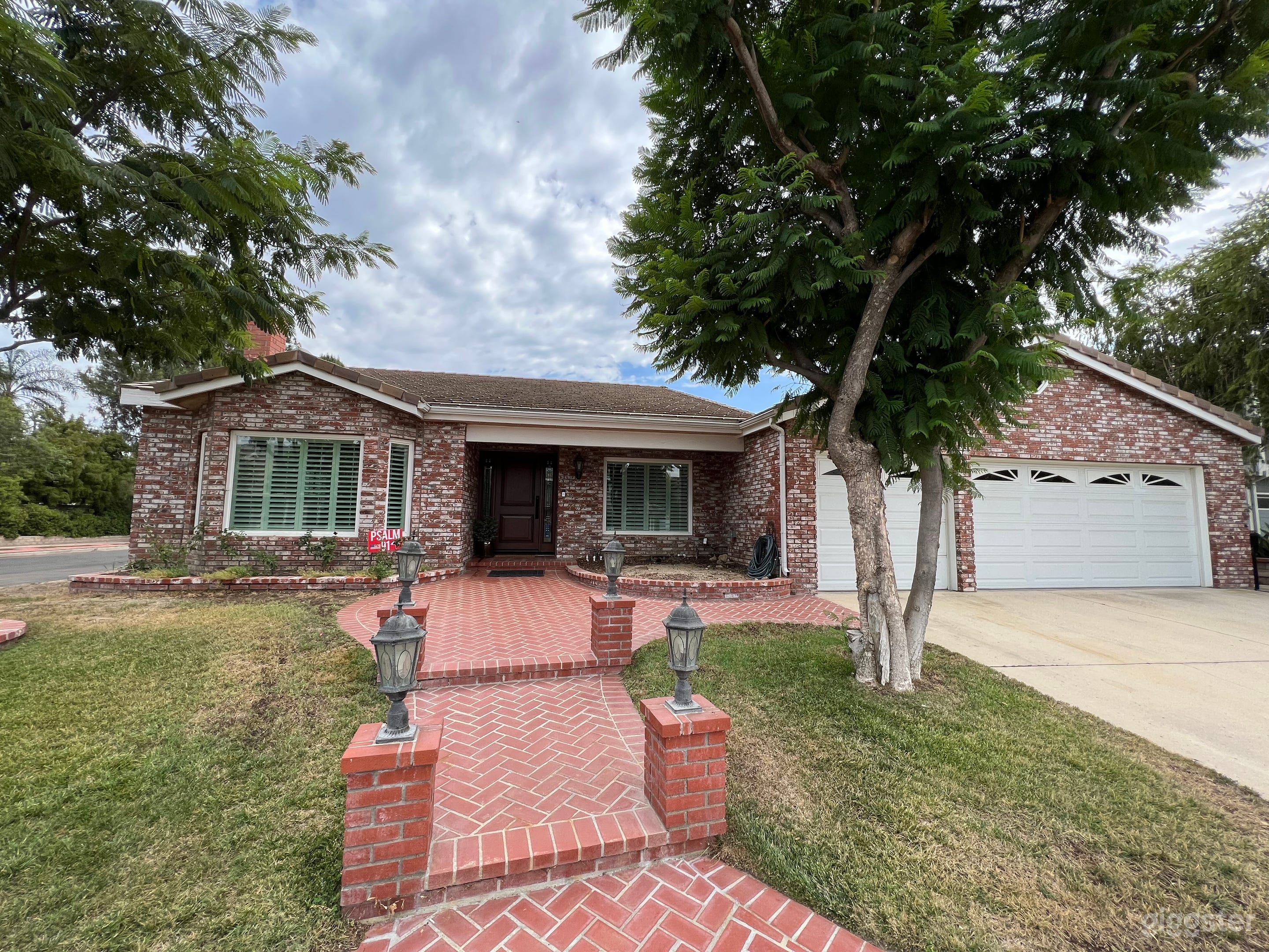 Resort-style Home in an Equestrian Neighborhood Photo 3