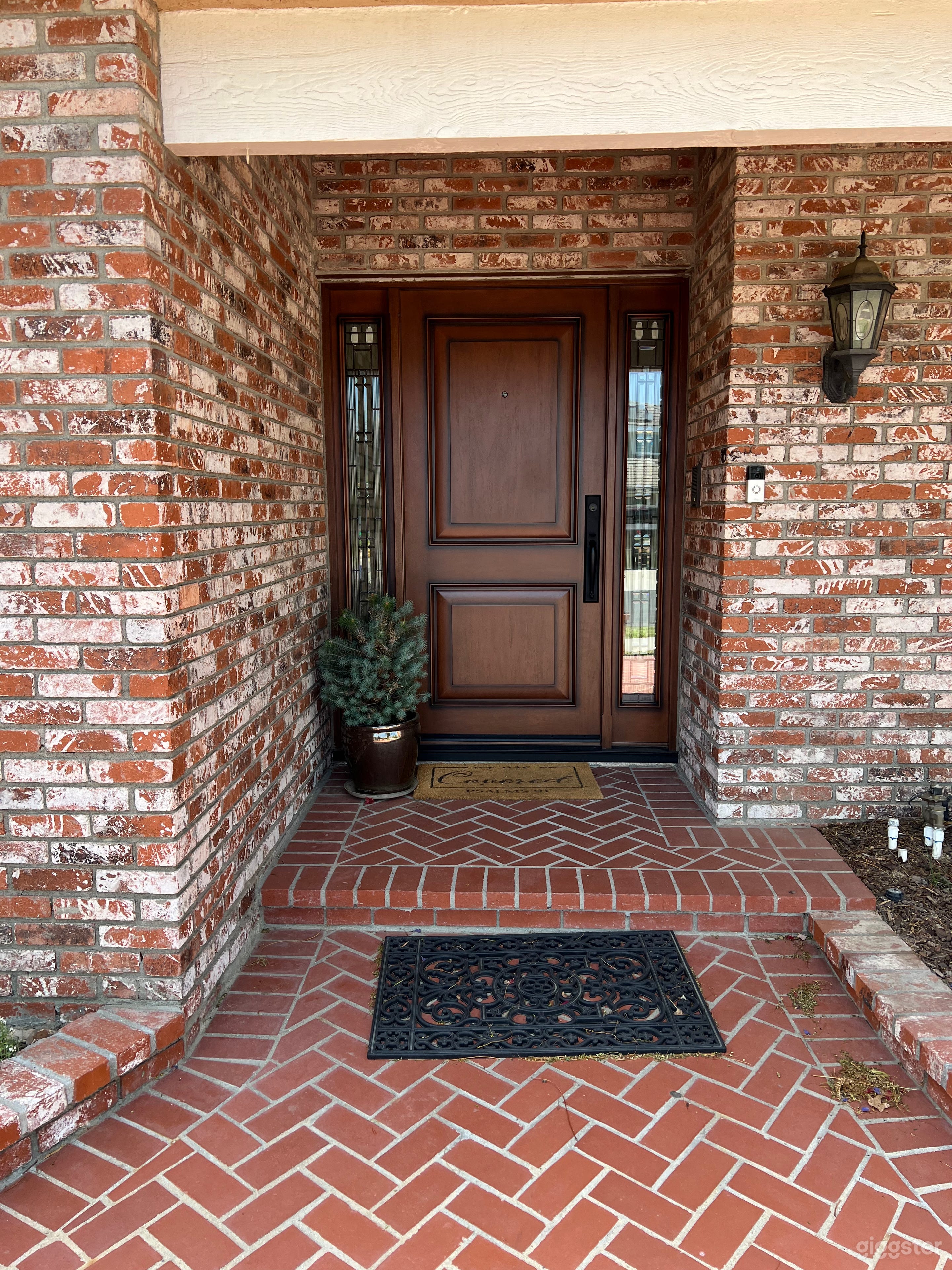 Resort-style Home in an Equestrian Neighborhood Photo 2