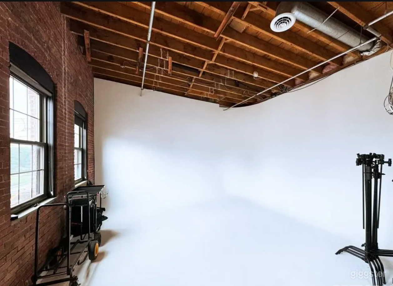 RenovatedIndustrial Loft with Dual Cyclorama Photo 2