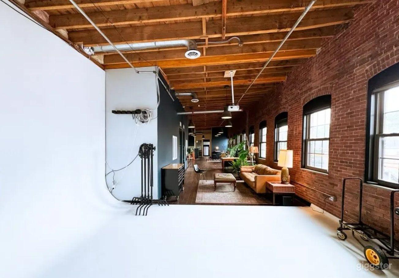 RenovatedIndustrial Loft with Dual Cyclorama Photo 3