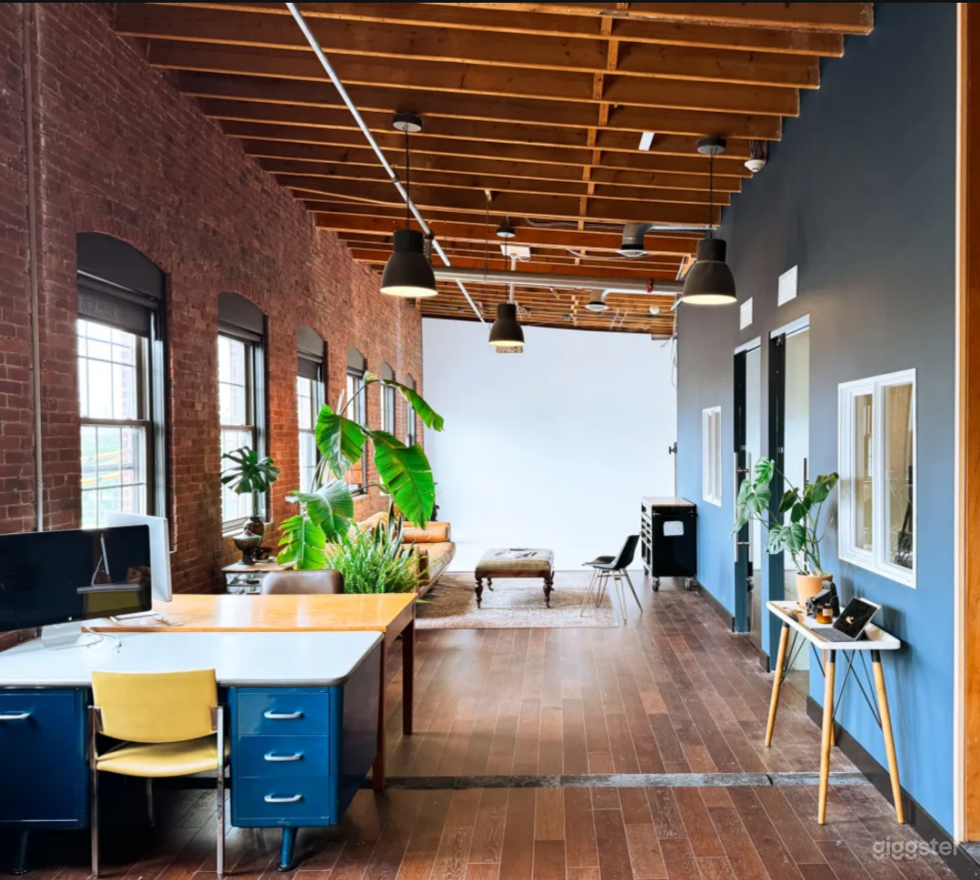 RenovatedIndustrial Loft with Dual Cyclorama Photo 4