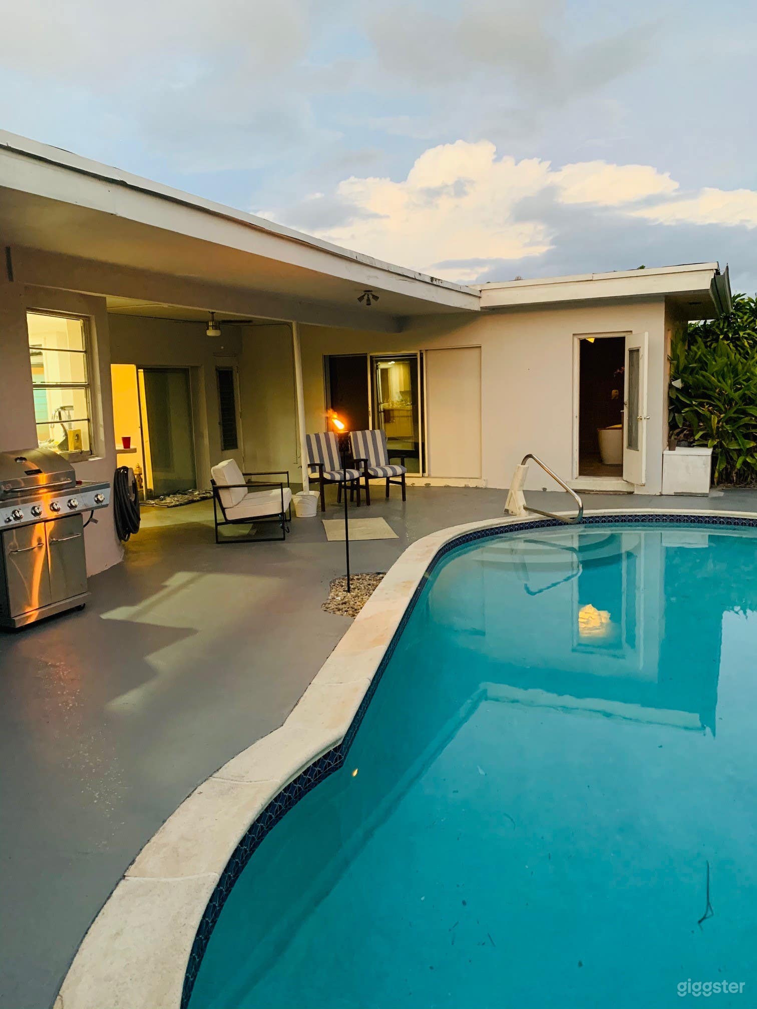 Modern House on the canal Photo 3