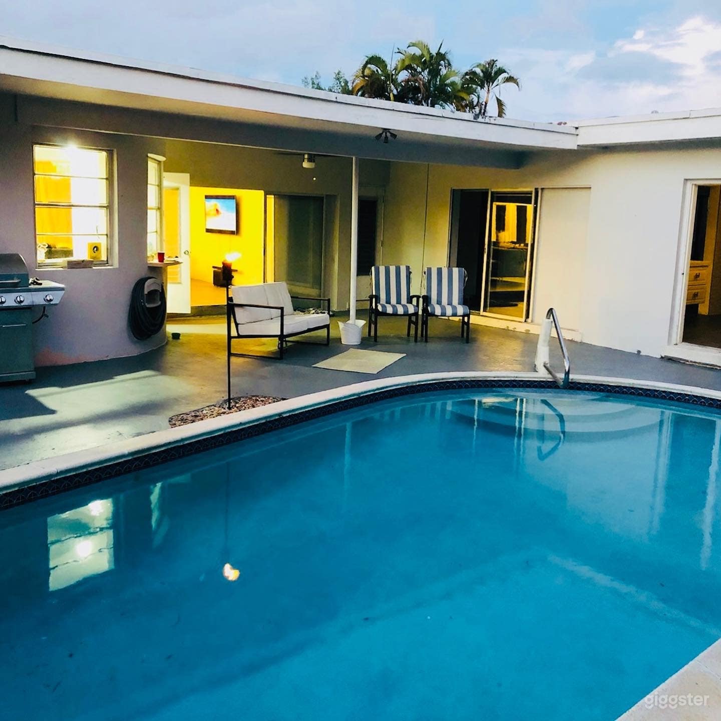 Modern House on the canal Photo 2