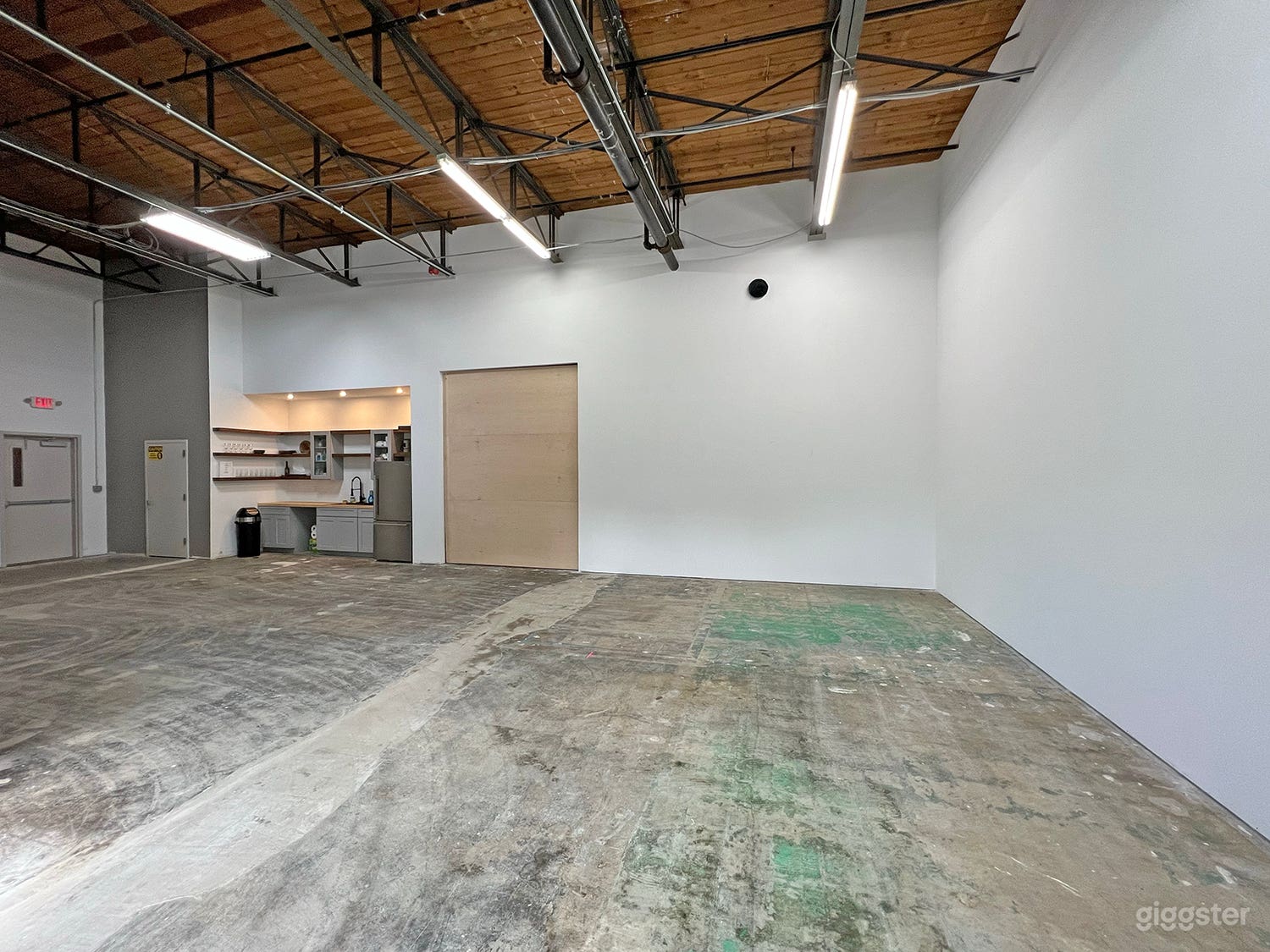 Urban Industrial Studio A Photo 4