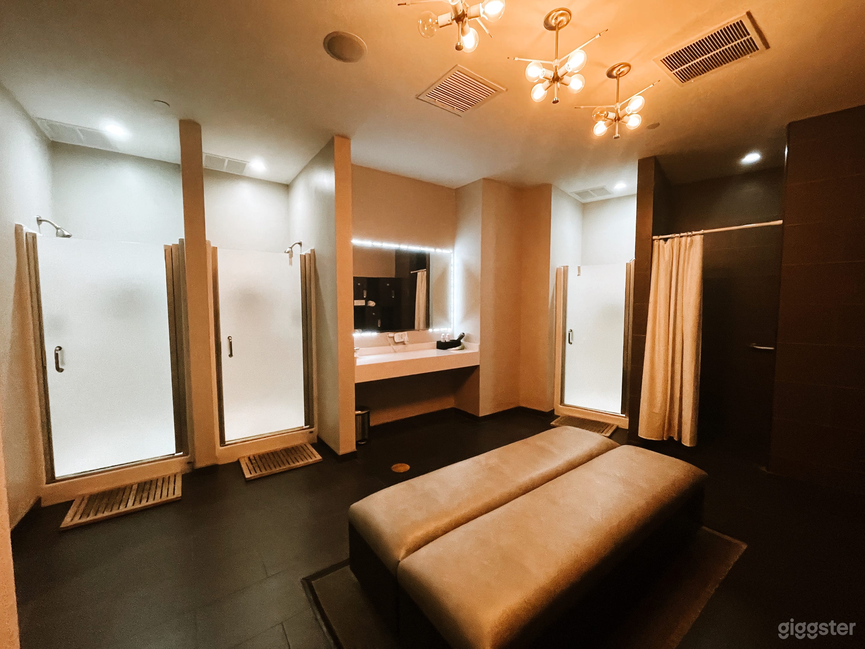 Full facilities. Ladies