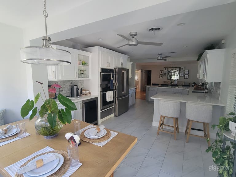  Bright Modern Farmhouse near downtown Orlando 