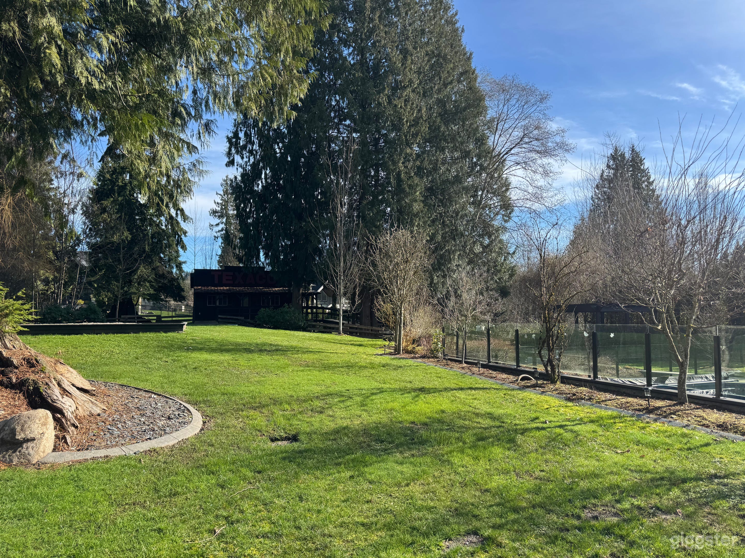 Serene Backyard for Events, Filming, & Photoshoots Photo 2
