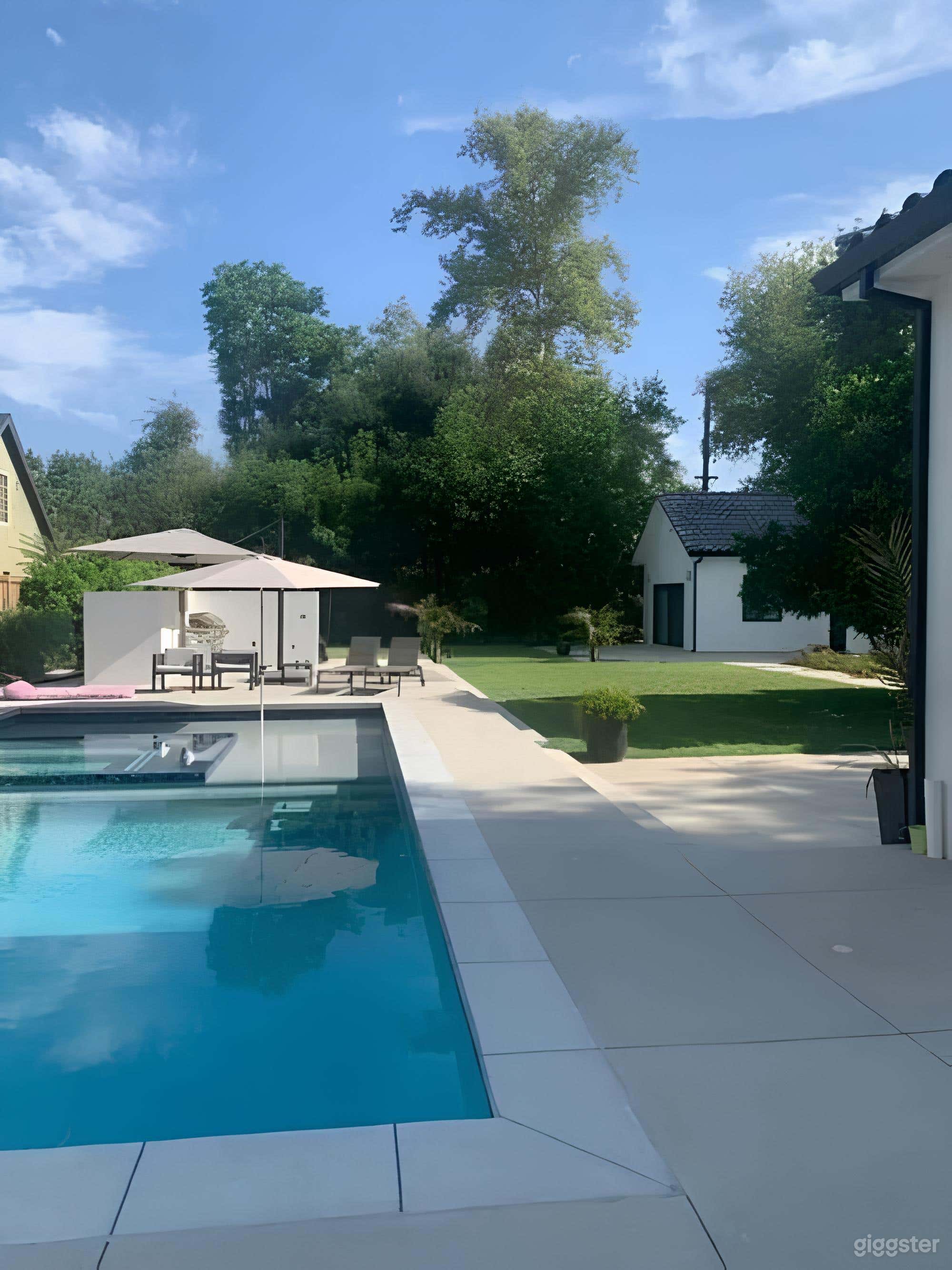 Modern Saltwater Pool Retreat with Spa &amp; Cabana Photo 3