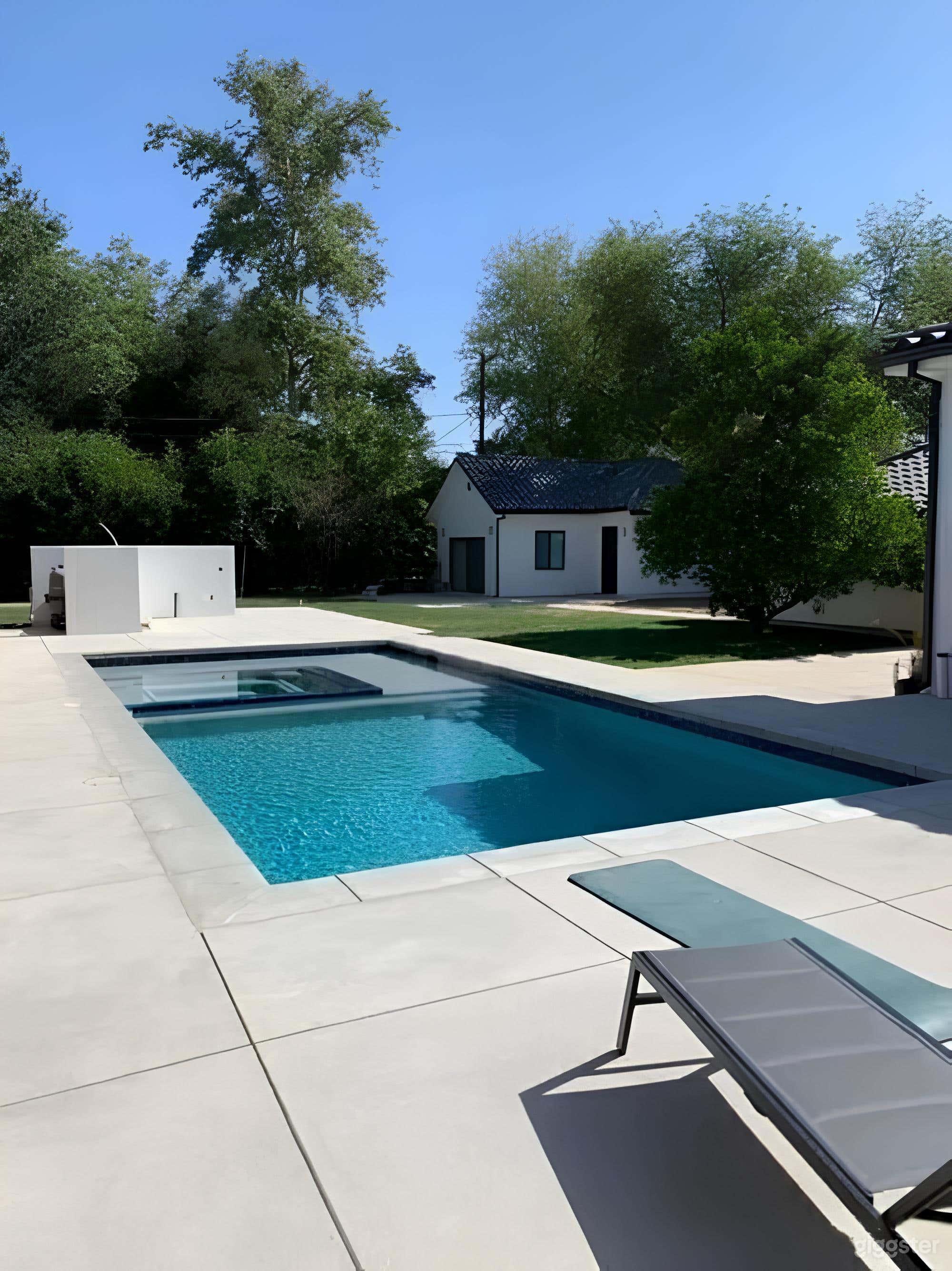 Modern Saltwater Pool Retreat with Spa &amp; Cabana Photo 1