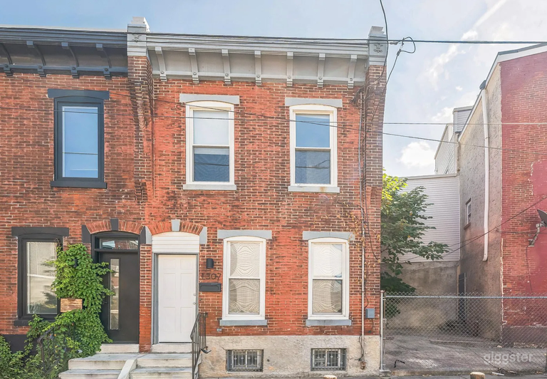  Trendy Row Home in Philadelphia - Film Friendly 