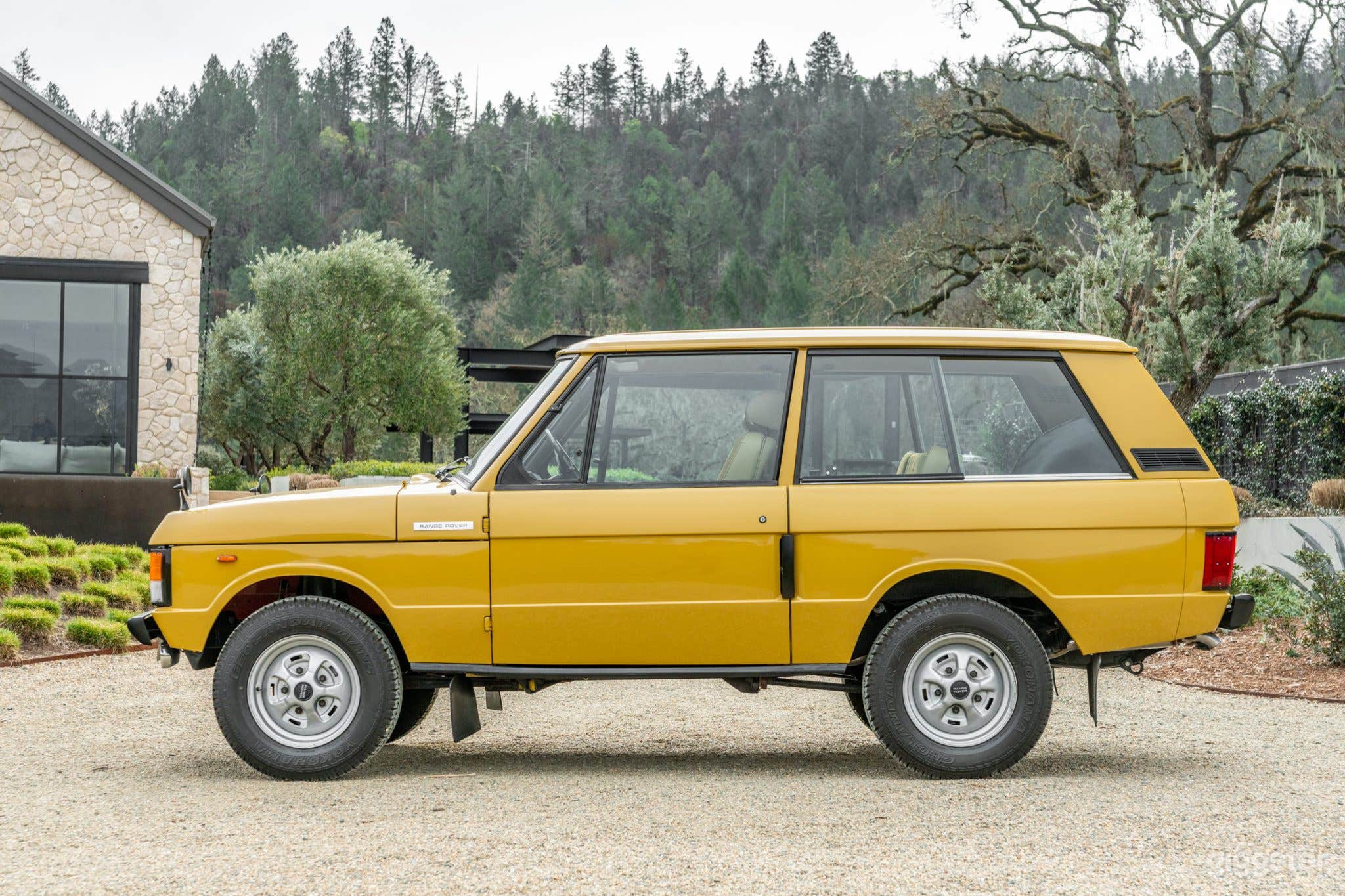 Gold Range Rover Photo 2