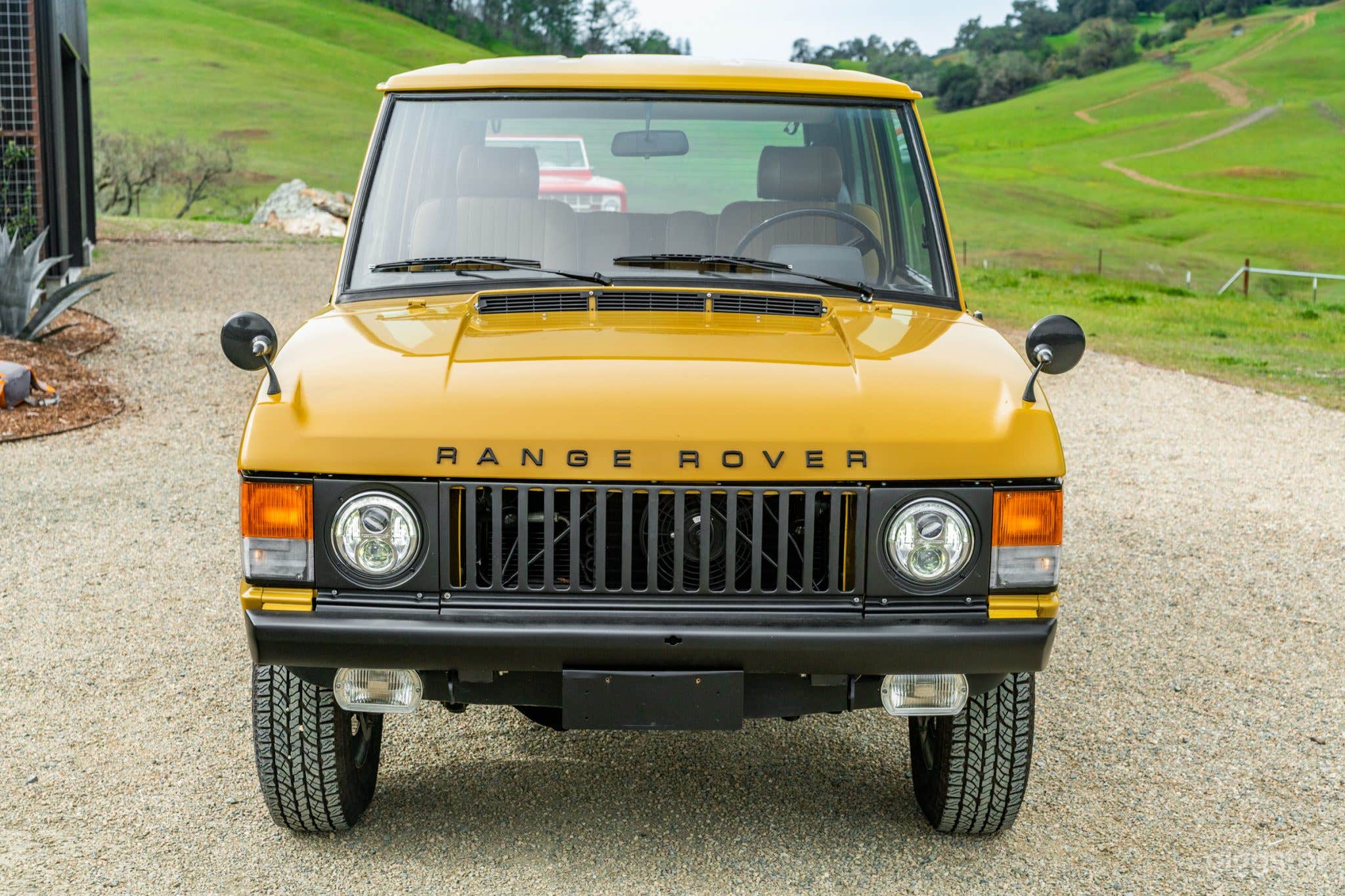 Gold Range Rover Photo 1