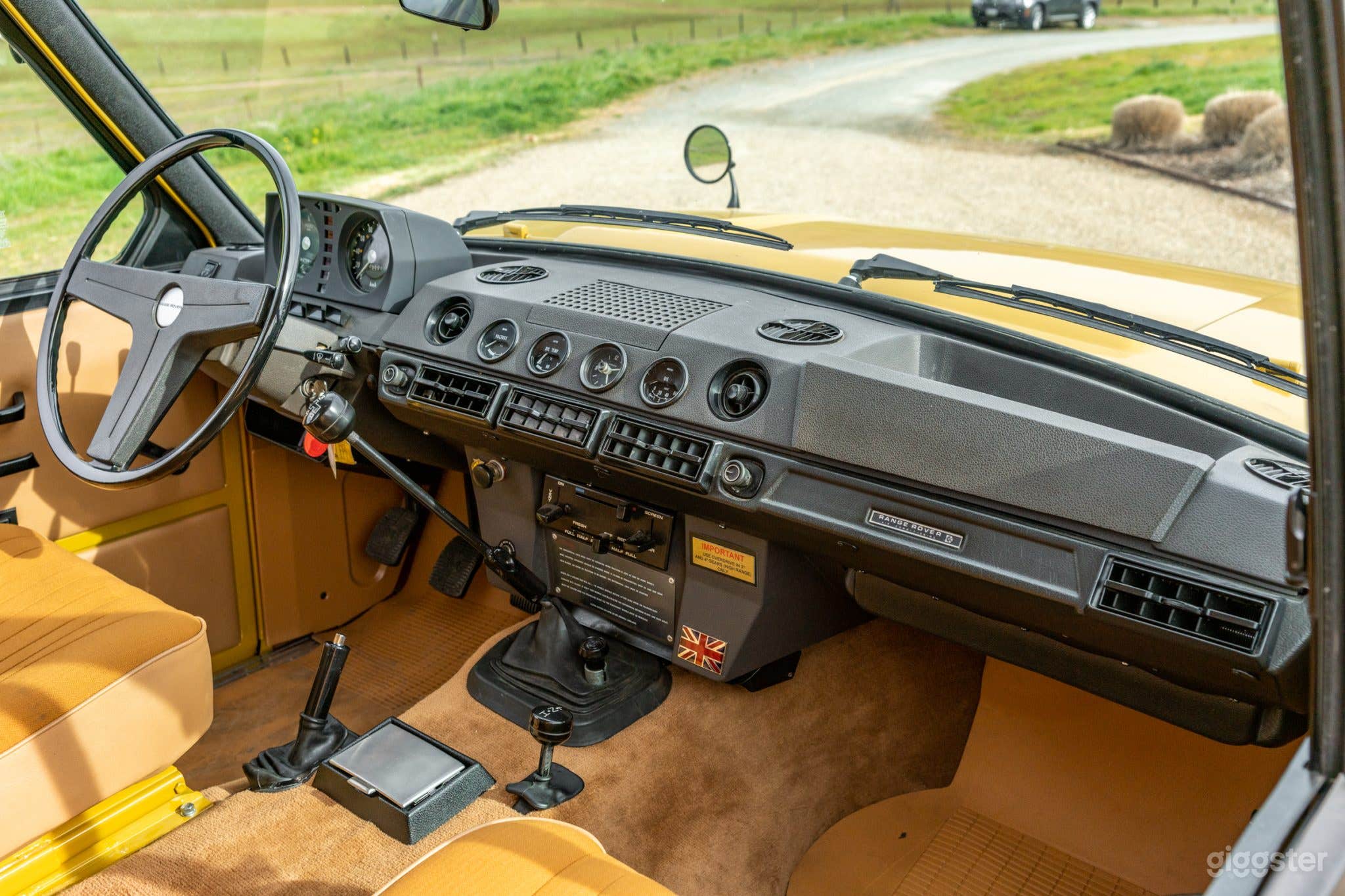 Gold Range Rover Photo 1