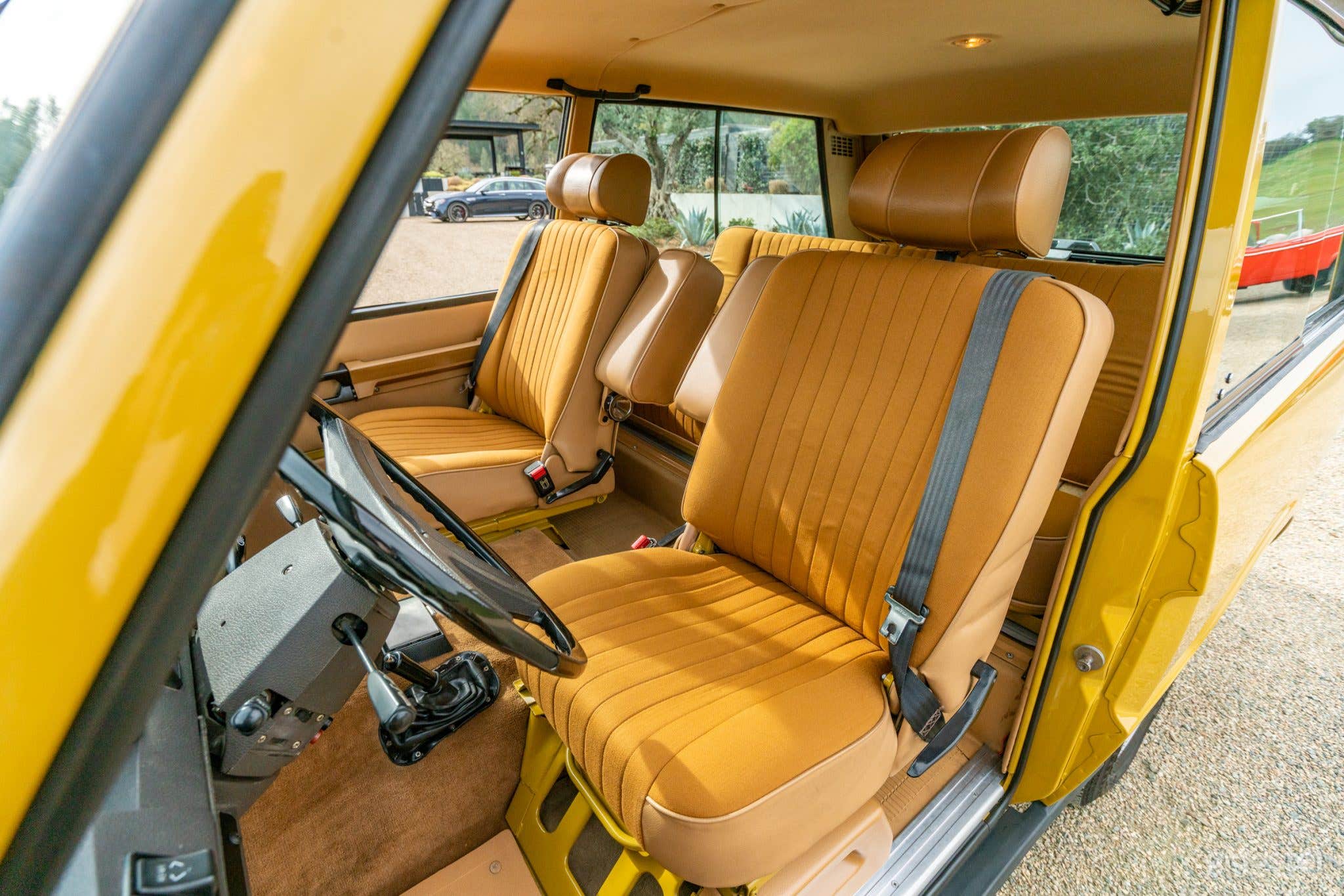 Gold Range Rover Photo 3