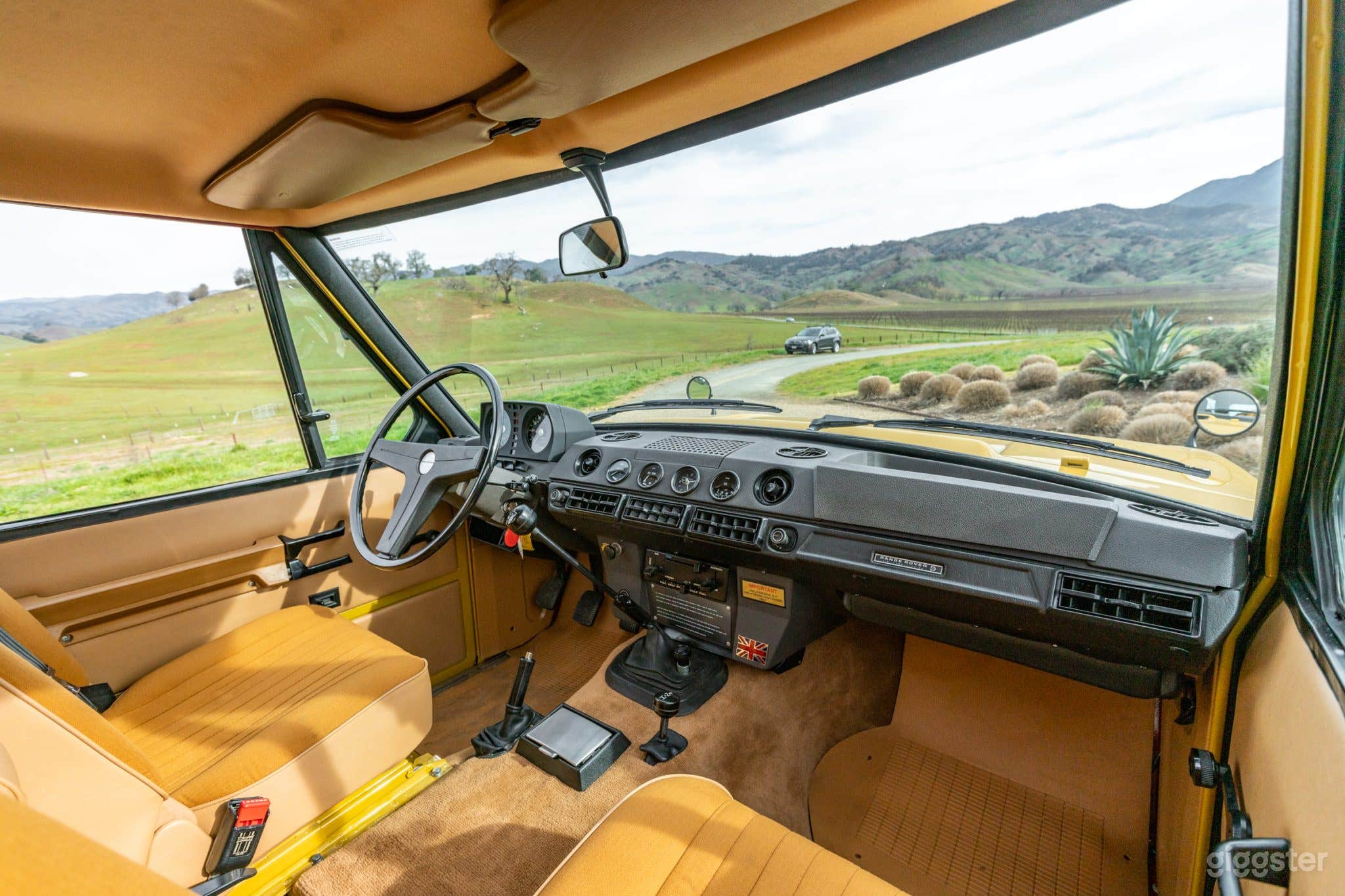 Gold Range Rover Photo 2