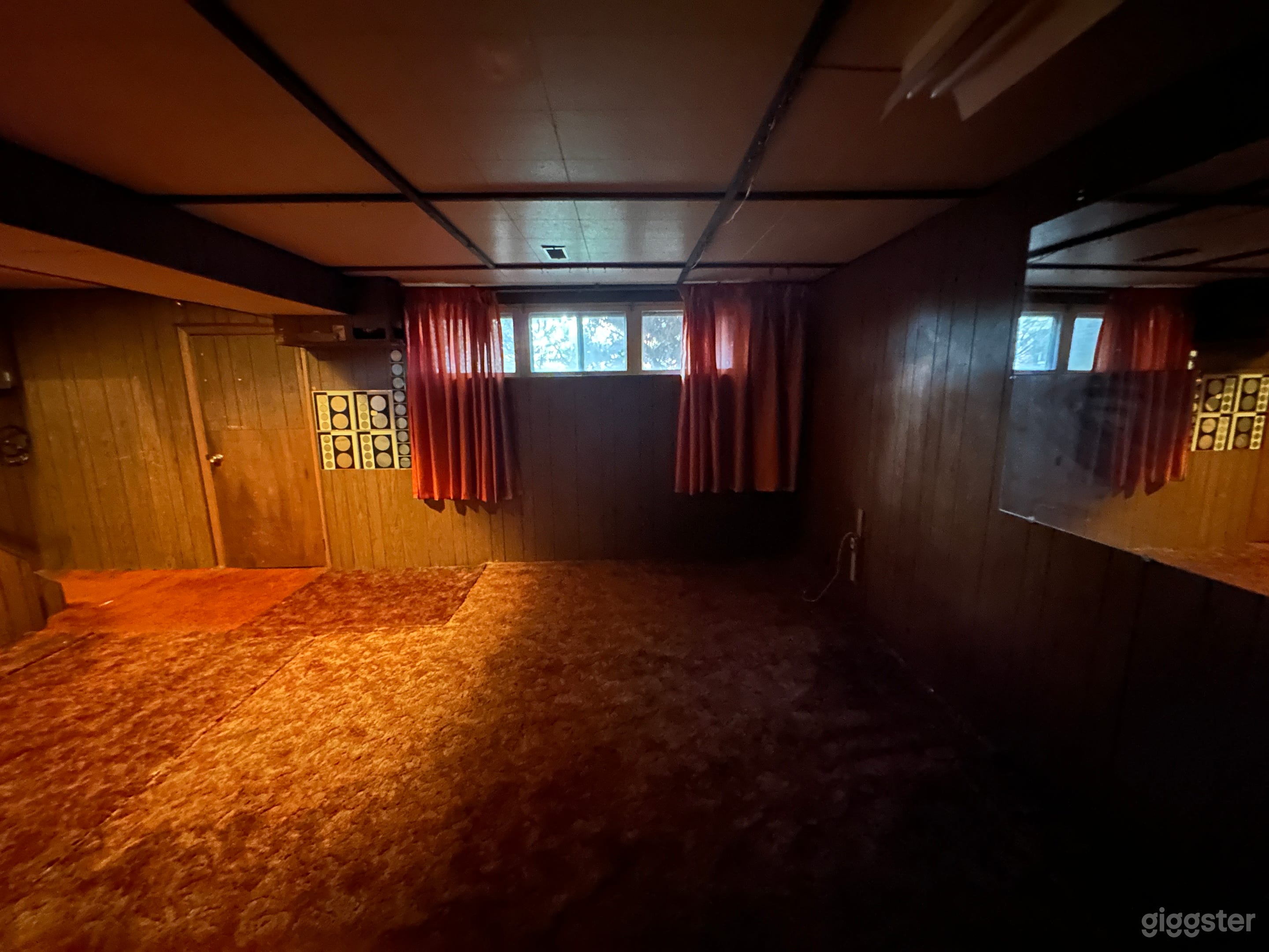 Basement - 70’s / horror / thriller set Photo 2