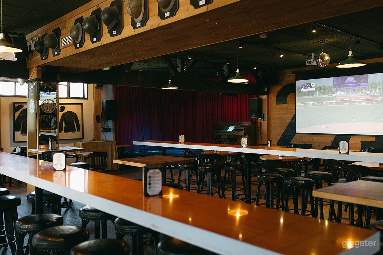 Spacious East Van Pub/Event Space Photo 4
