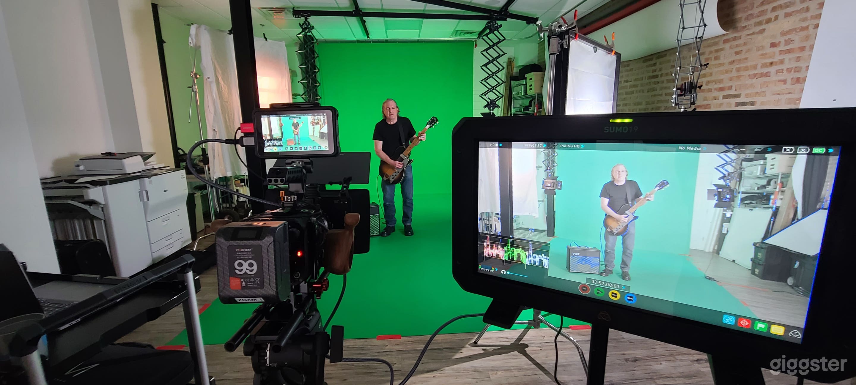 Fully Equipped Photo and Video Studio in Forest Park Photo 2