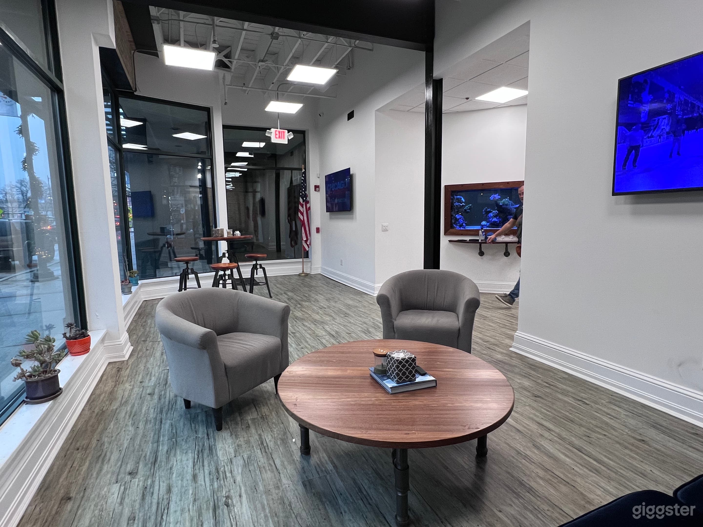 Fully Equipped Photo and Video Studio in Forest Park Photo 3