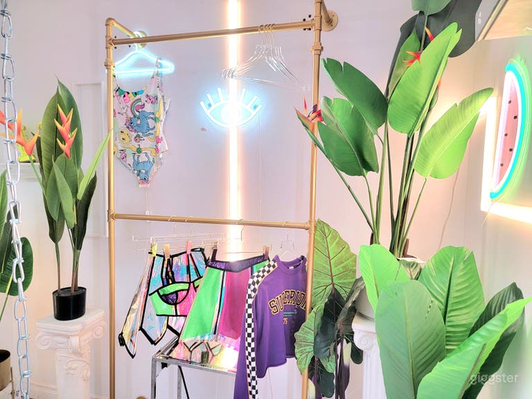  We offer full-service wardrobe styling, the newest trendy clothing and a jewelry cabinet of accessories. 