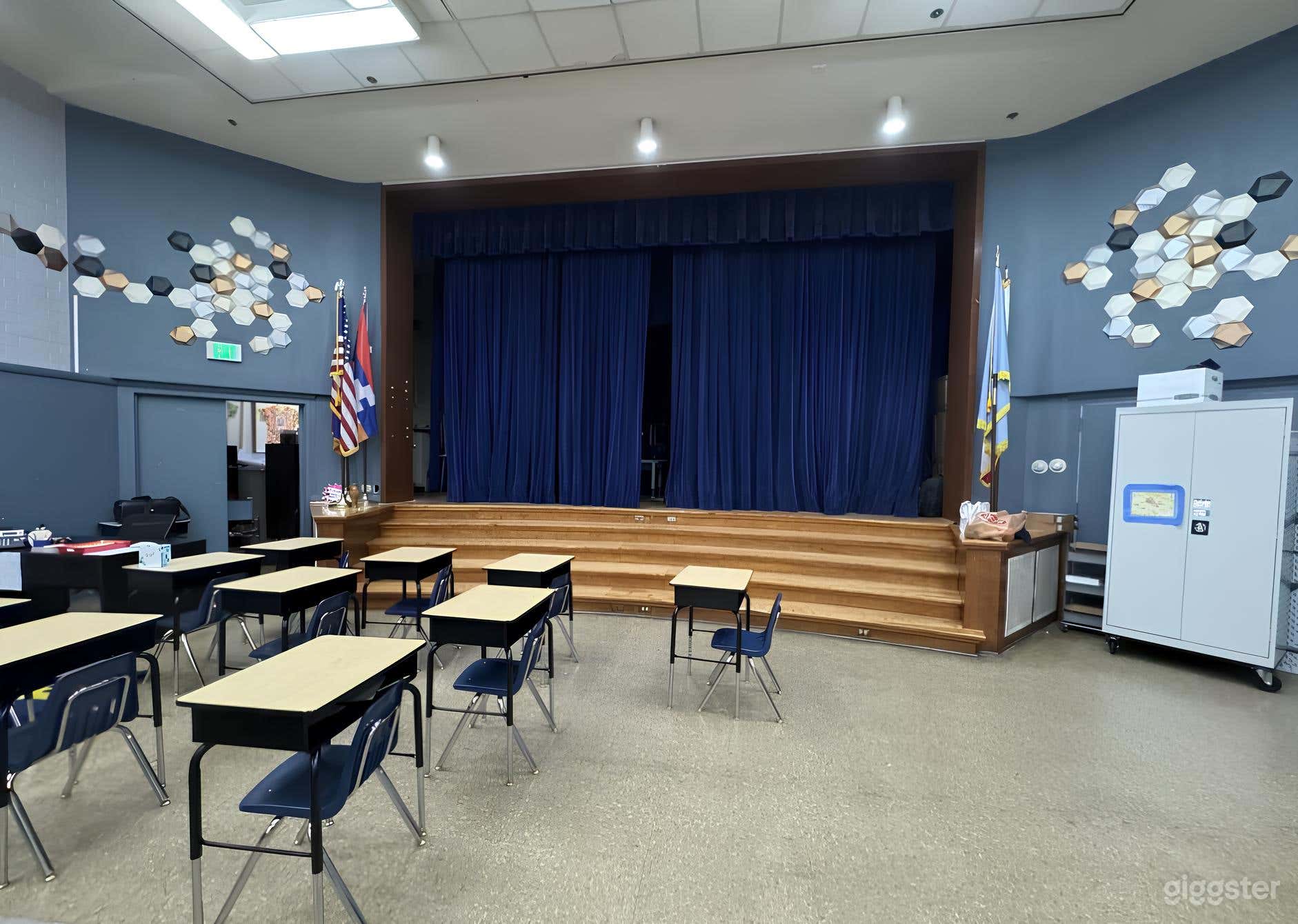 Multifunctional School Auditorium Photo 4