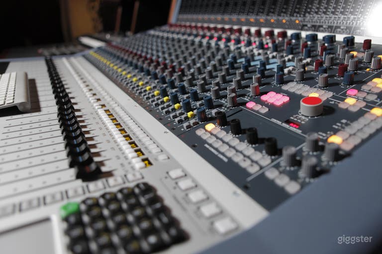  Hollywood Hills Vibey Recording Studio w/Neve  