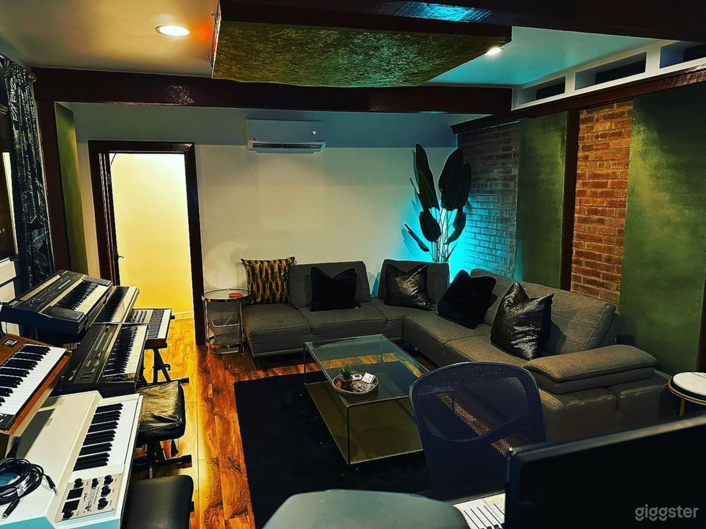 Hollywood Hills Vibey Recording Studio w/Neve  Photo 2